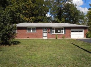 900 Lakeview Dr, Scottsburg, IN 47170