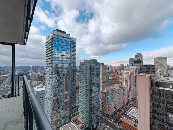 2nd image of 15 Grenville St #3504