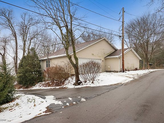 3rd image of 81 Cherry Dr NW