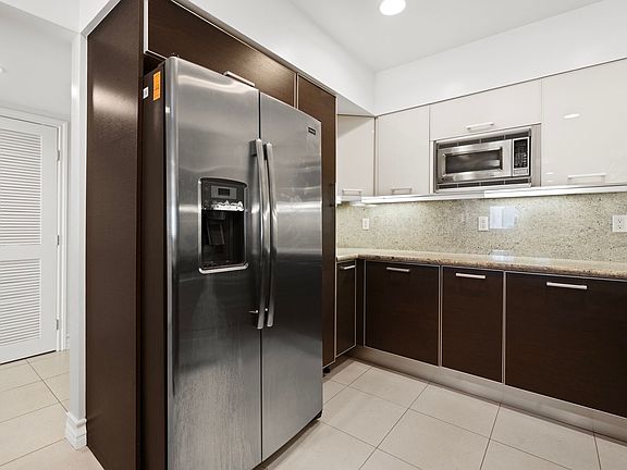 2nd image of 1319 N Detroit St APT 208