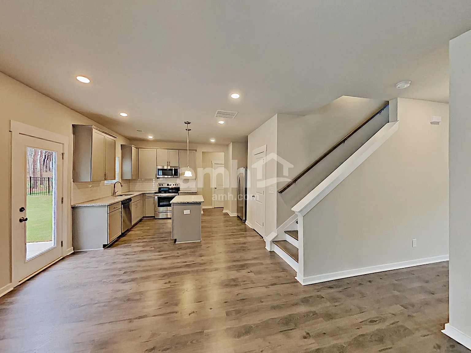 4 bed, 2.5 bath, 1941 sqft, $2,170 — Photo 4