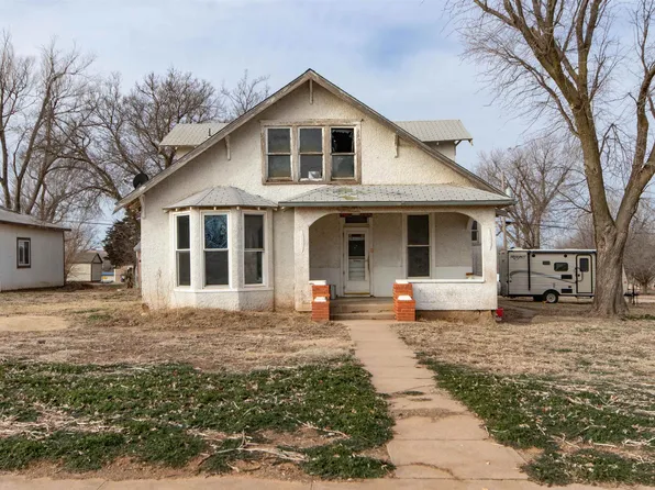 401 S Oak St, Medicine Lodge, KS 67104