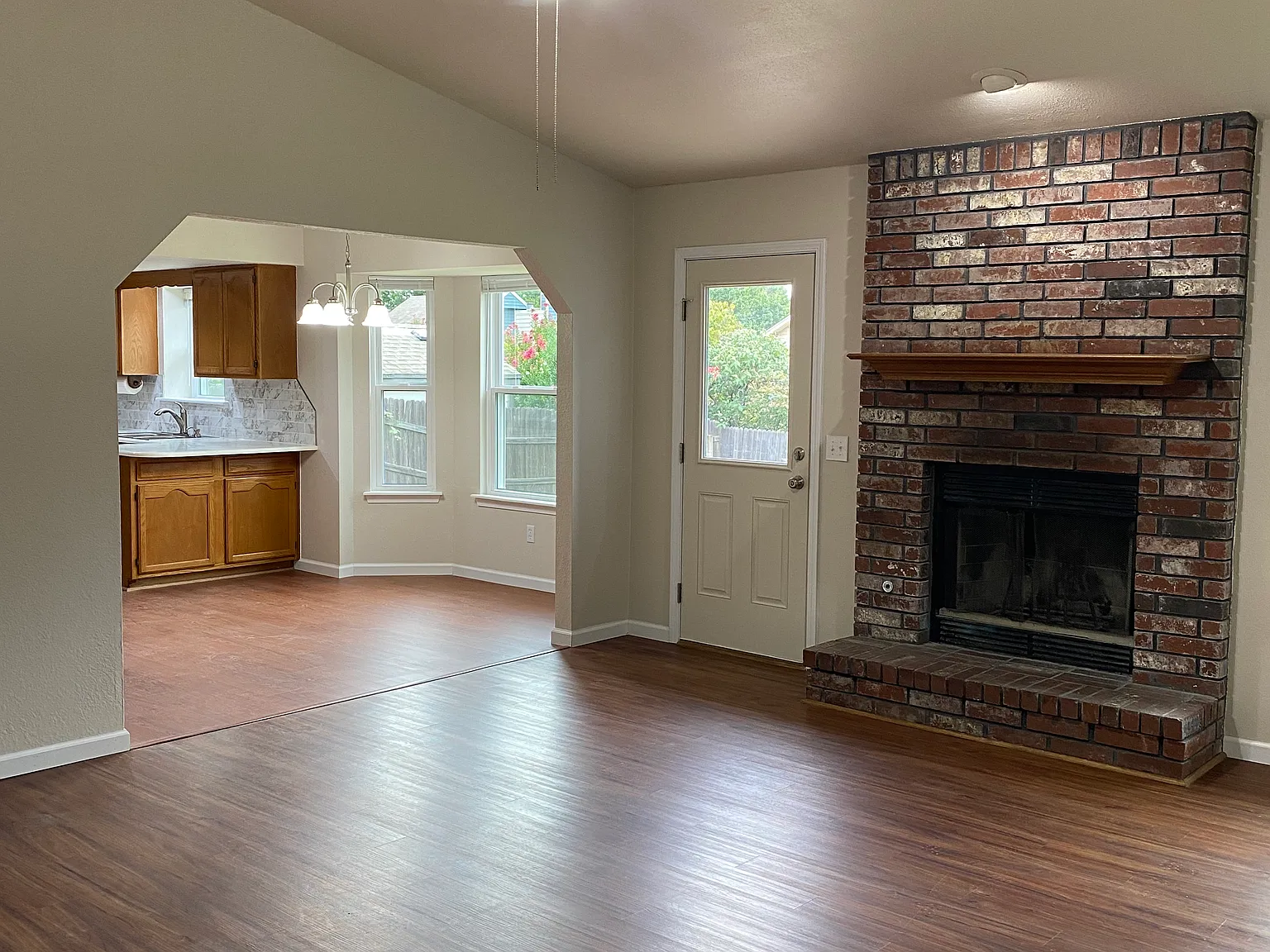 3 bed, 1430 sqft, $1,849 — Photo 4