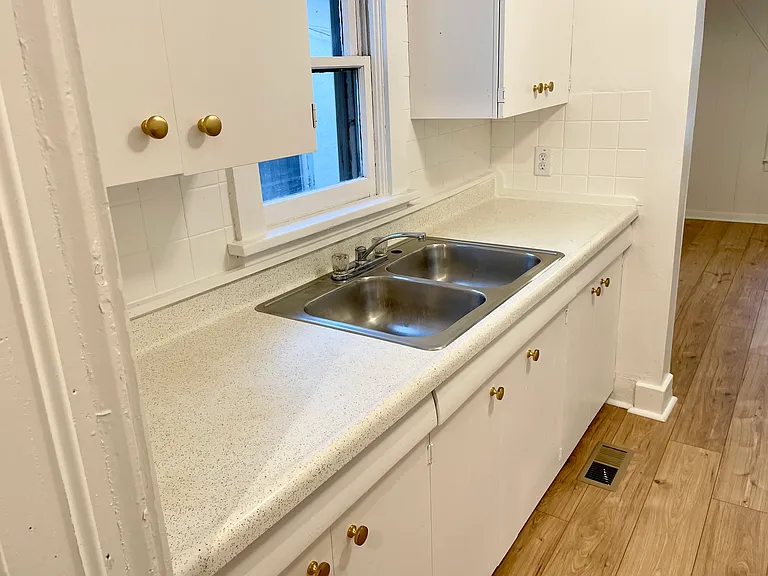 408 E Carpenter St — Photo 14