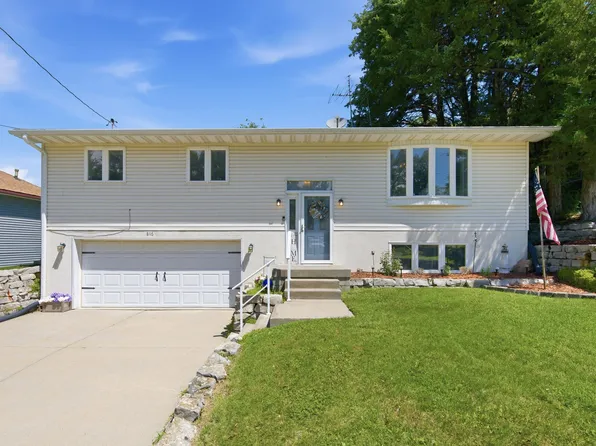 816 Palmer Ave, Oakland, IA 51560