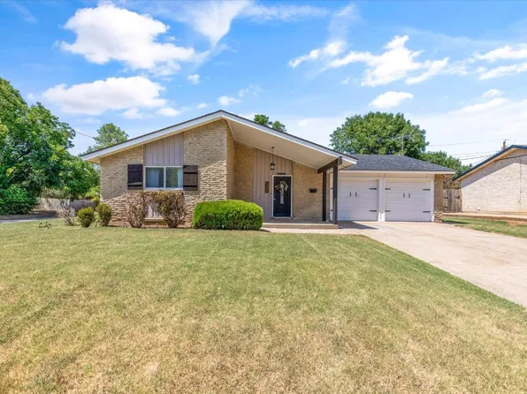 309 Town Creek Dr, Euless, TX 76039