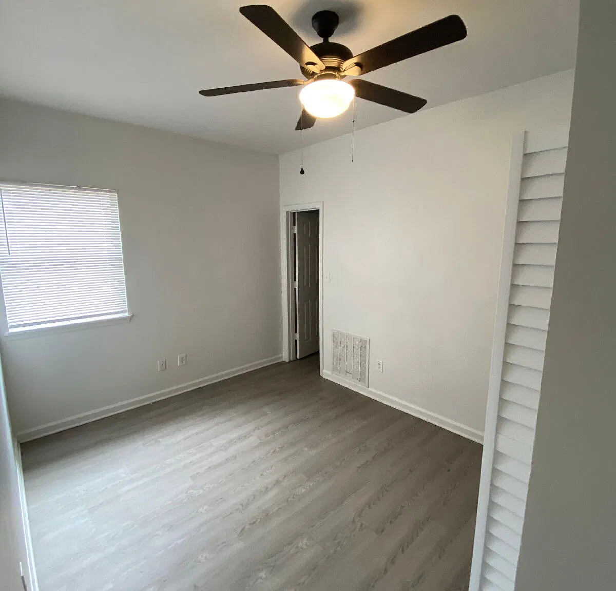 4 bed, 2.0 bath, 1380 sqft, $1,150 — Photo 2
