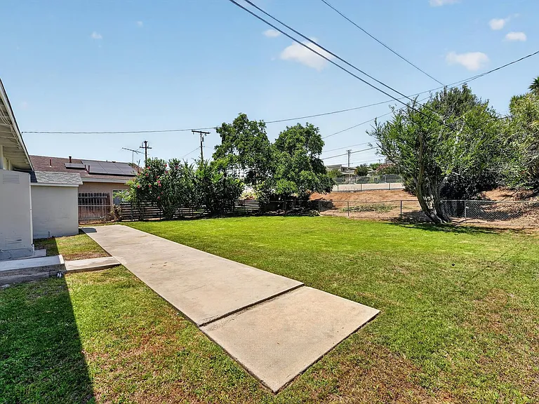 1737 Jacaranda Pl — Photo 18