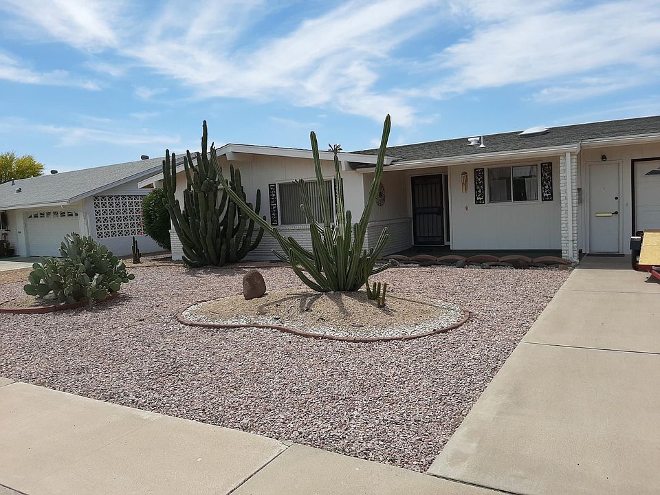 Front yard leading to main entrance and side garage entrance