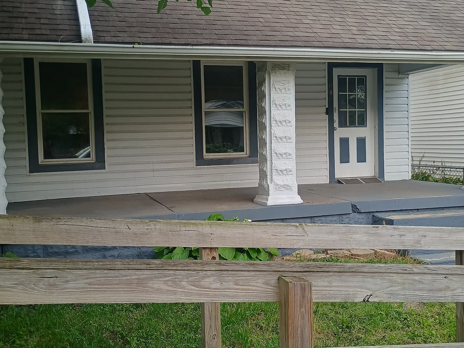 3 bed, 1.5 bath, 1354 sqft, $1,300 — Photo 2