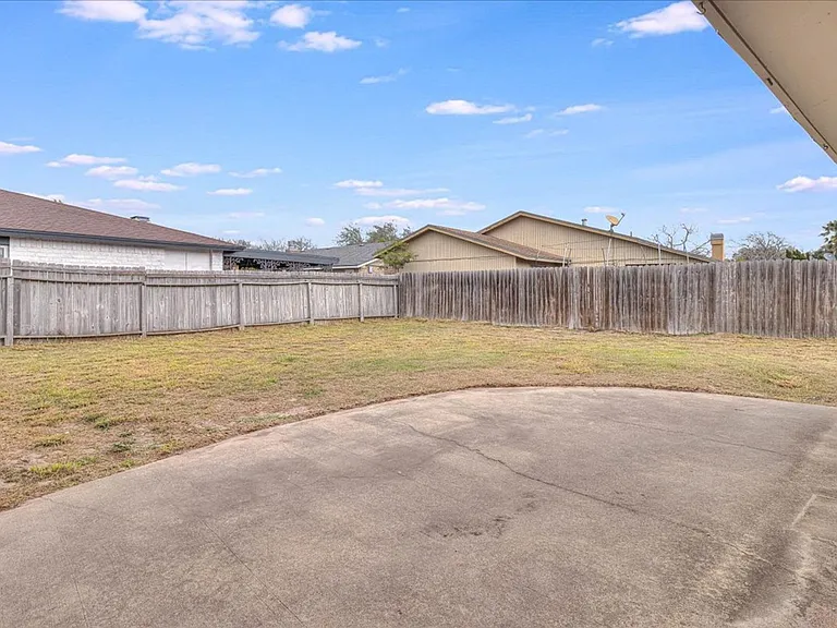 985 Crossbill St — Photo 35