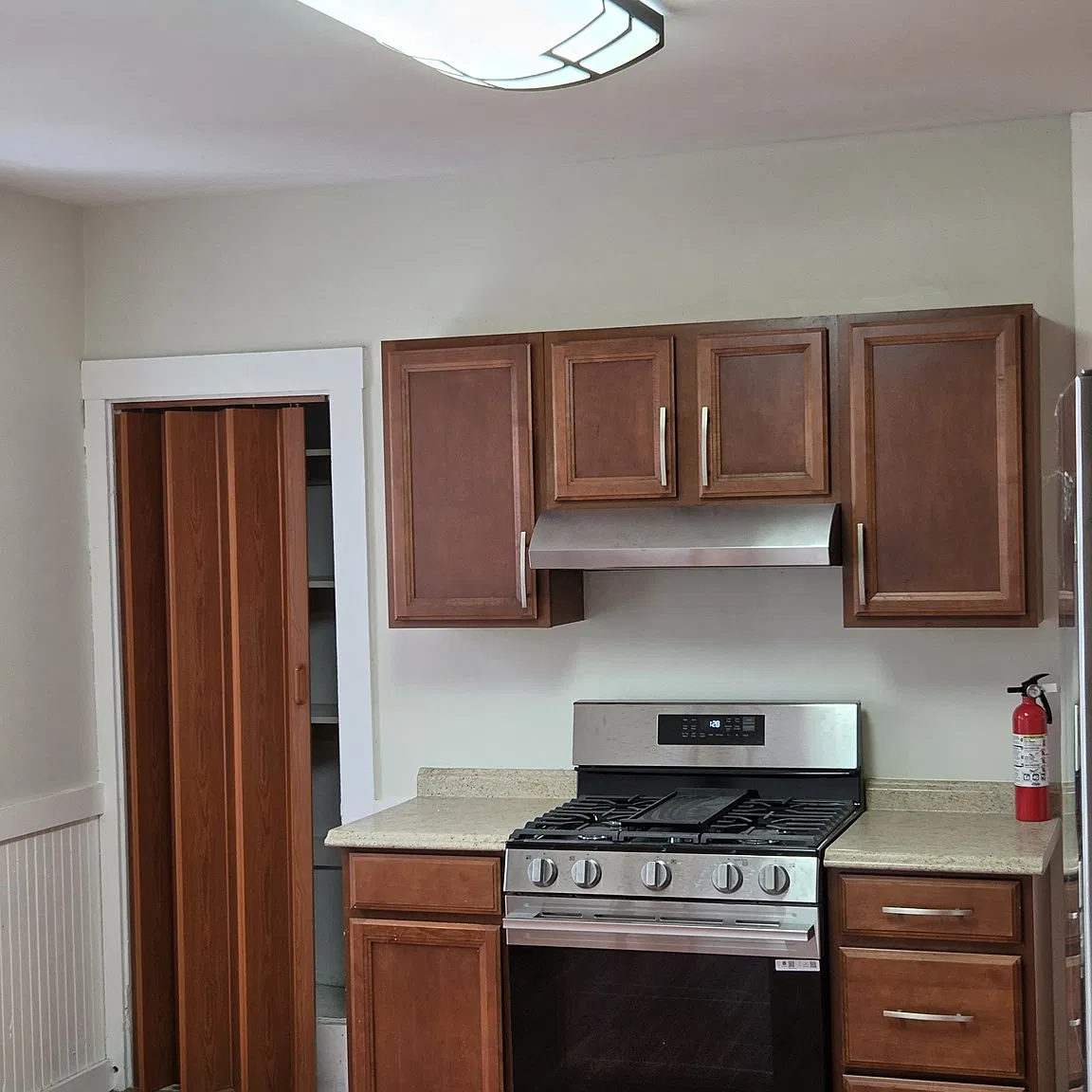 4 bed, 1.0 bath, 1300 sqft, $3,100 — Photo 3