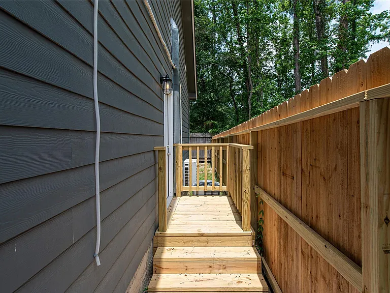 519 Magnolia Point Dr #B — Photo 3