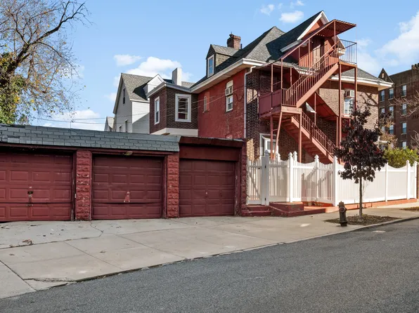 6660 Ridge Boulevard image 2 of 21