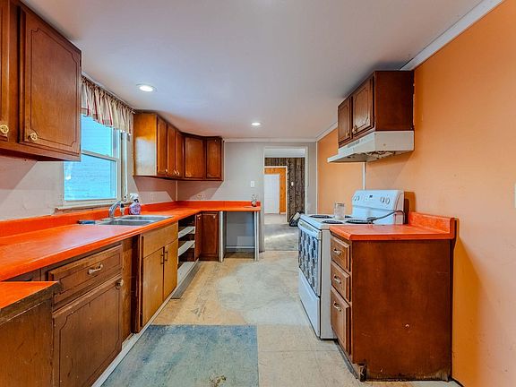 4th image of 1330 Middle St