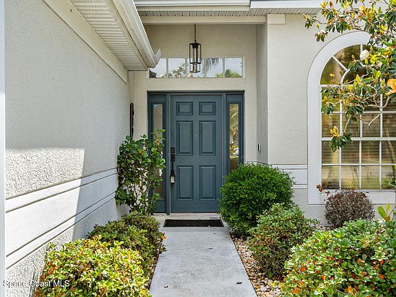 4th image of 619 Ashbury Ave