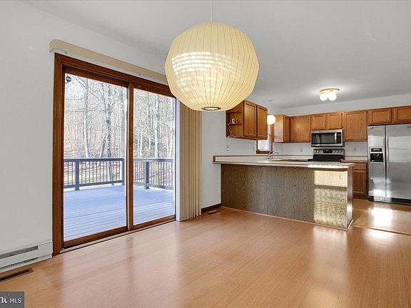 5th image of 202 Oakbrook Dr