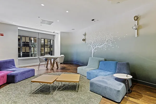 Sold by Luxian International Realty LLC | media 31