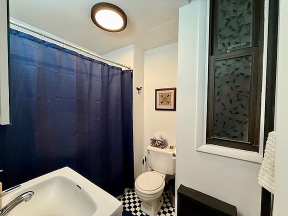 5th image of 308 E 6th St APT 2