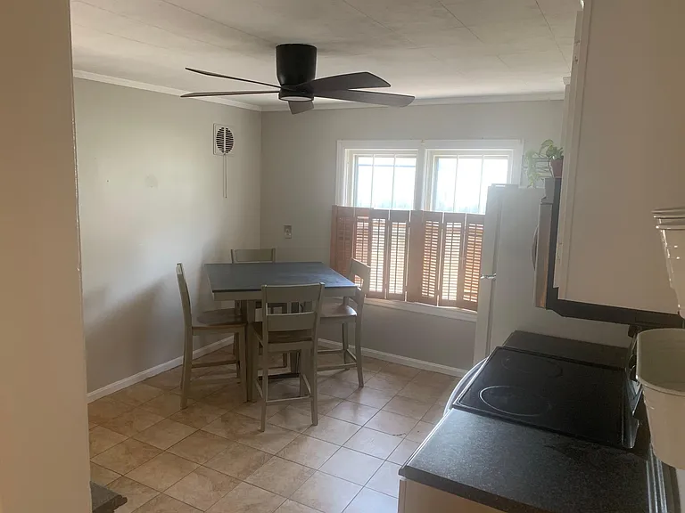 4513 Leslie Ave — Photo 7
