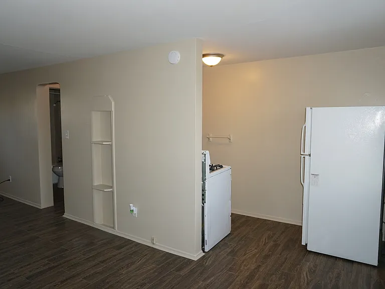 214 S Wahsatch Ave #8 — Photo 4