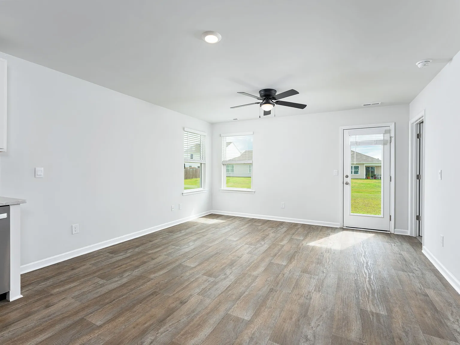 3 bed, 1183 sqft, $2,000 — Photo 3