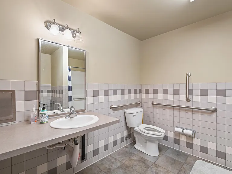 107 E Holland Ave — Photo 31