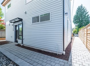 9226 21st Ave SW #B, Seattle, WA 98106