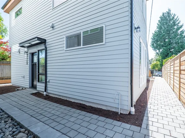 9226 21st Avenue SW #B, Seattle, WA 98106