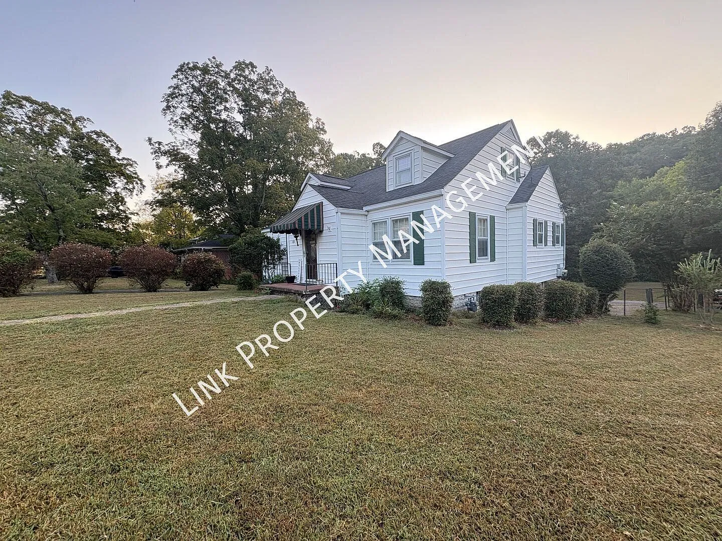 Spacious Chattanooga Home With Finished Basement, Multiple Flex Rooms & Large Corner Lot — Photo 1
