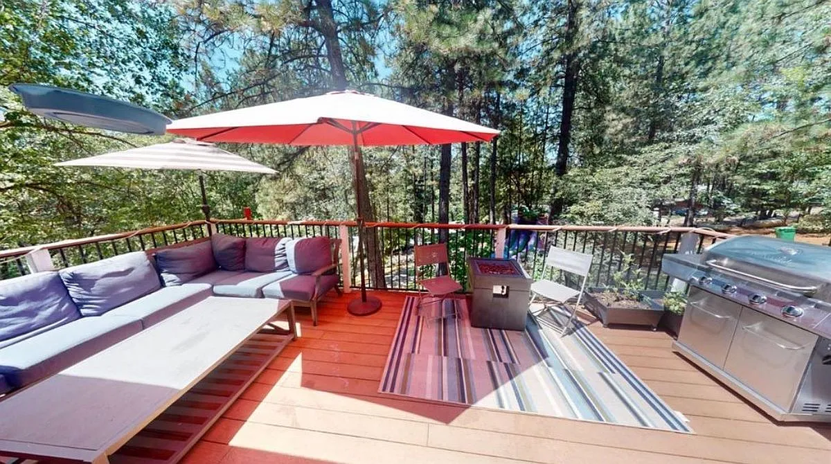 4 bed, 3.0 bath, 1940 sqft, $3,400 — Photo 2