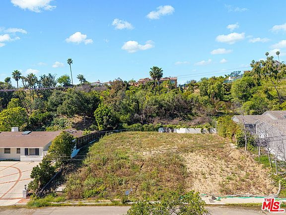 3rd image of 1109 Maroney Ln