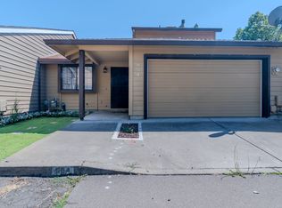 654 Golden Ln, Medford, OR 97504