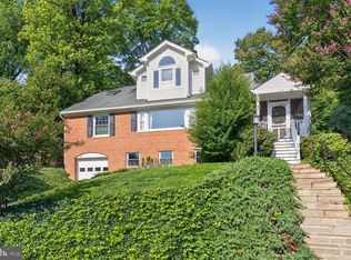 802 Parkway Ter, Alexandria, VA 22302