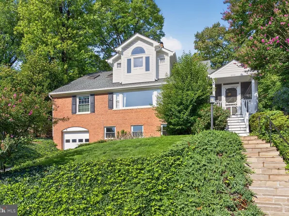 802 Parkway Ter, Alexandria, VA 22302