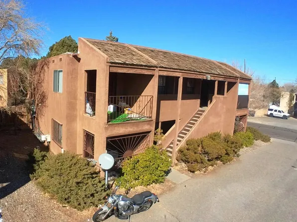 Updated 2 Bed with Balcony - Close to I-25, UNM, and KAFB, 2810 Vail Ave SE, Albuquerque, NM 87106