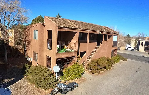 Quality 2 Bed / 1 Bath Apts - Close to I-25, UNM, and KAFB Photo 1