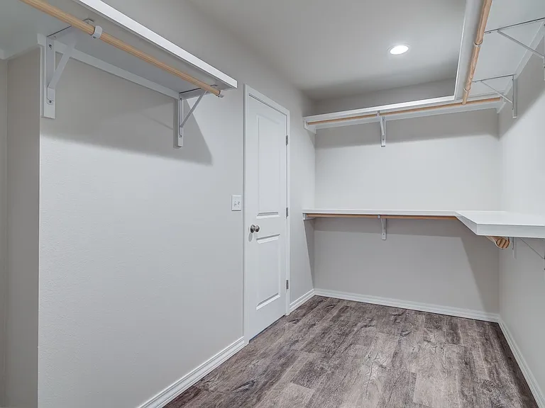 922 S Pindall Ln — Photo 14