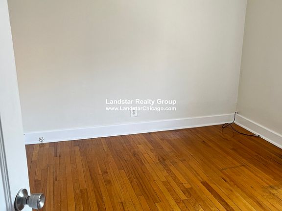 4th image of 4019 W Melrose St