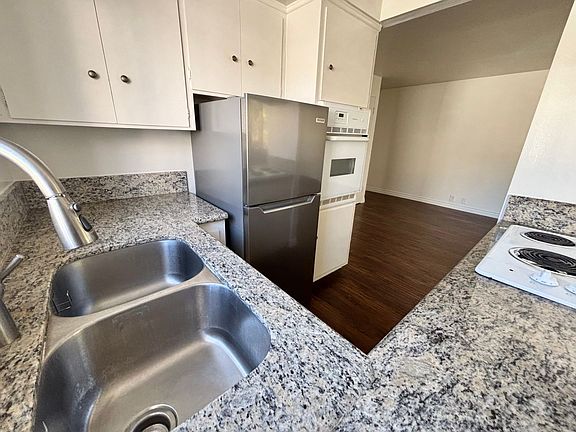 4th image of 1901 Rockefeller Ln APT 9