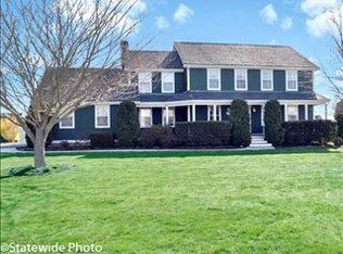 156 Lighthouse View Dr, Middletown, RI 02842