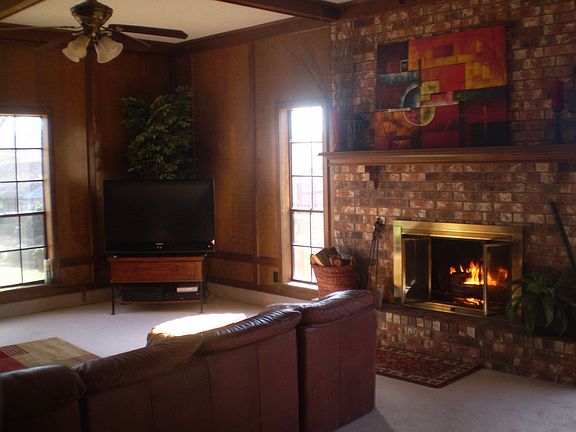 Huge den (24x17) with gas fireplace