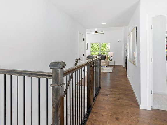 3rd image of 7 Snowdrop Ct