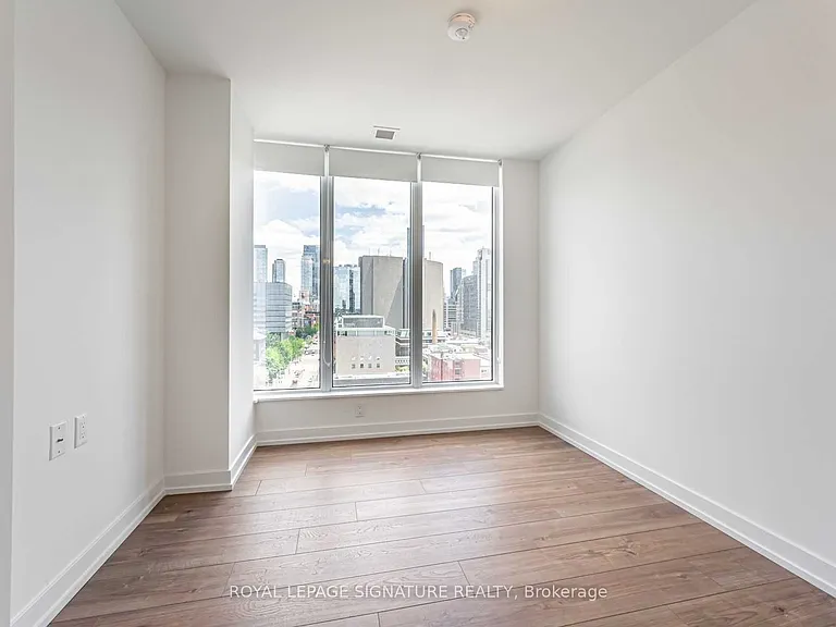 203 College St #1108 — Photo 5
