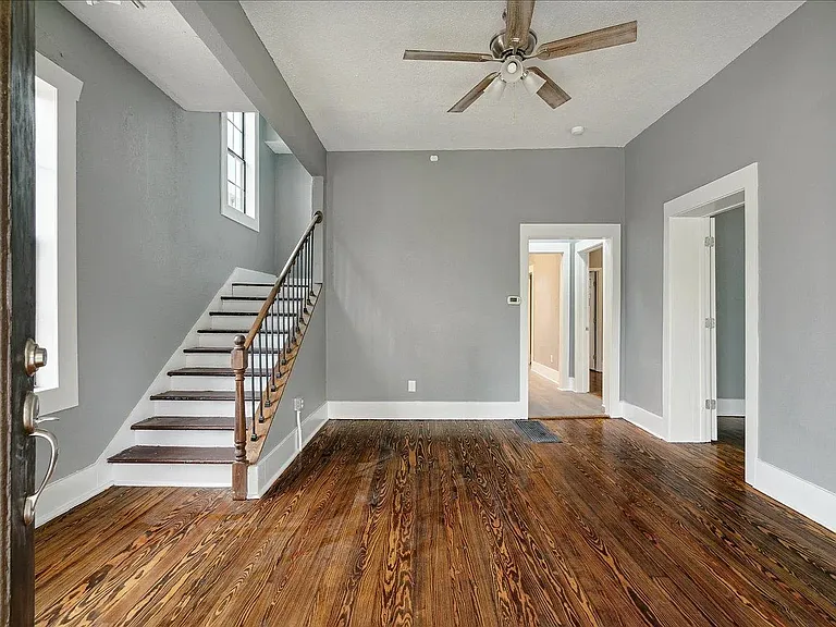 156 N Tucker St — Photo 4