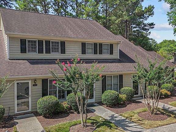 3rd image of 904 Gatehouse Ln