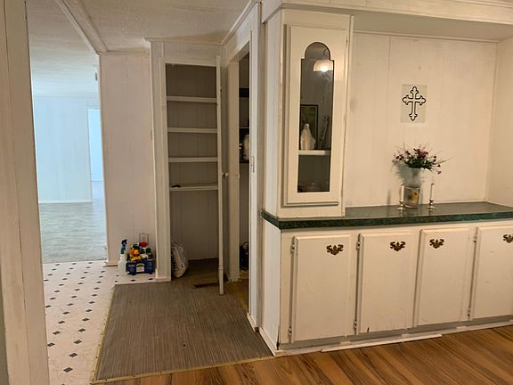 3rd image of 107 Daisy Lee Ln