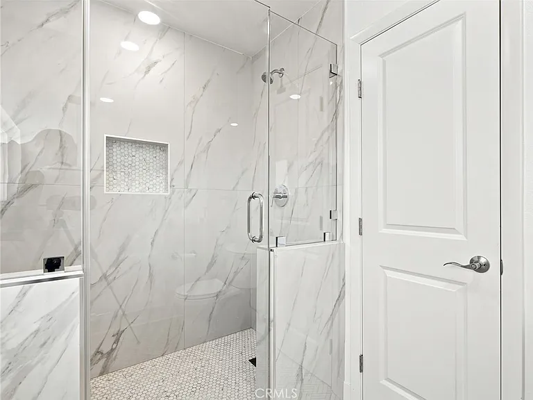 225 Armstrong Dr — Photo 30