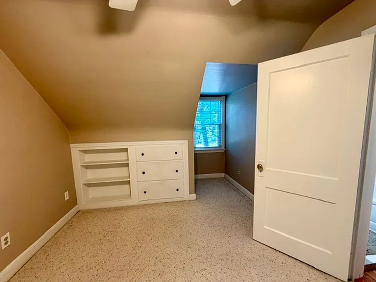 811 Forest Glen Rd — Photo 37