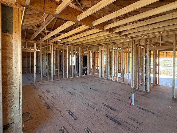 3rd image of 1301 N Maxine Avenue